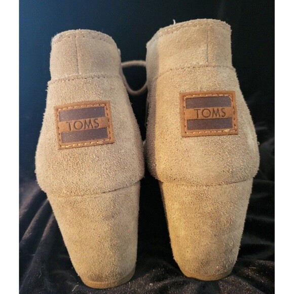 Toms Size 8.5 Suede Taupe - Picture 2 of 6